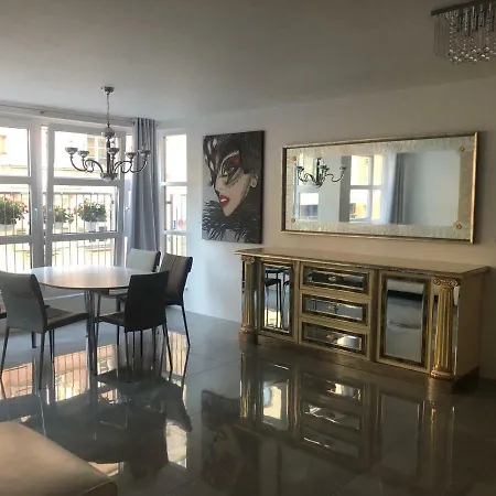 Luxurious 2 Bedroom Old Apartment