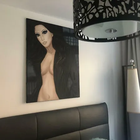 Luxurious 2 Bedroom Old Apartment *