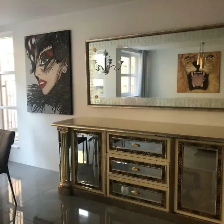 Luxurious 2 Bedroom Old Apartment *