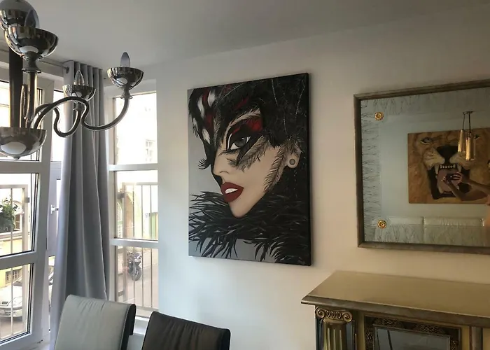 Luxurious 2 Bedroom Old Apartament *