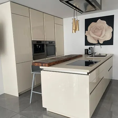 Apartment Luxurious 2 Bedroom Old