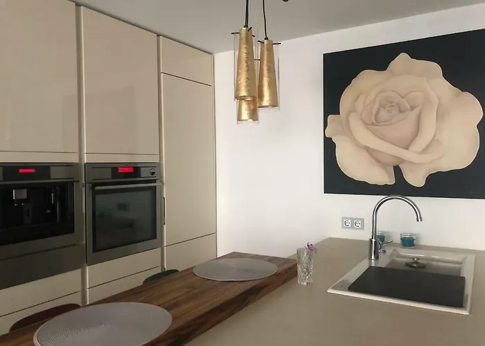 Luxurious 2 Bedroom Old Apartment München
