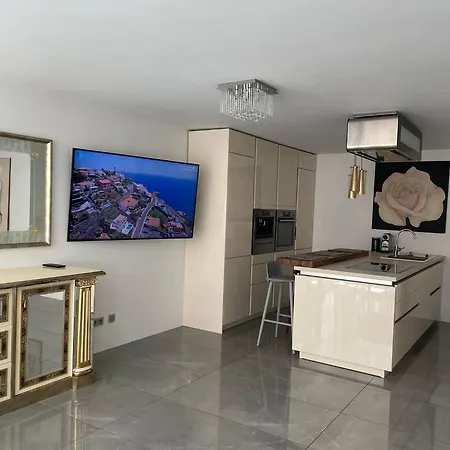 Luxurious 2 Bedroom Old Appartement